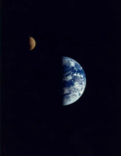 La Luna y la Tierra