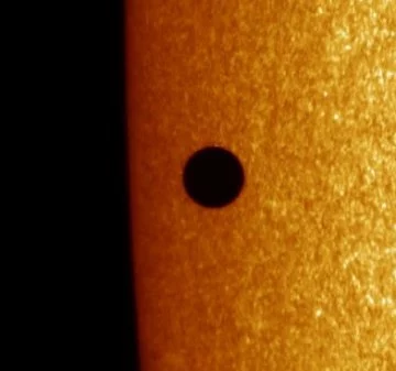 Mercurio en contraste con el Sol