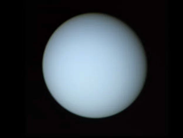 Urano: el planeta inclinado