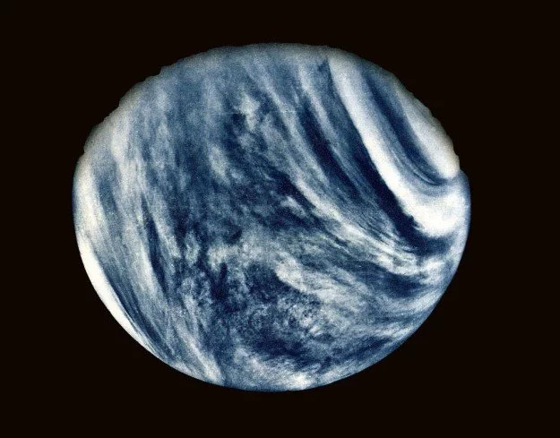 Primer plano de Venus, la primera foto de la Mariner 10