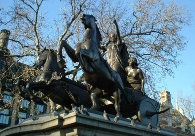 Estatua de Boudica cerca del puente de Westminster