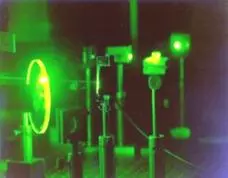 Método de obtención de hologramas mediante un haz de luz coherente
