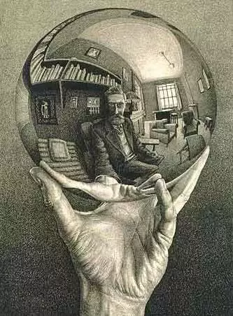 Mano con esfera reflectante - 1.935
